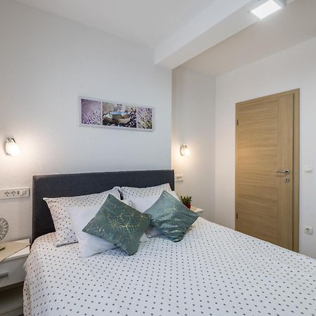 Apart Sa Terasom 250M Od Plaze,Parking,Wi Fi,Rostilj Trogir Extérieur photo