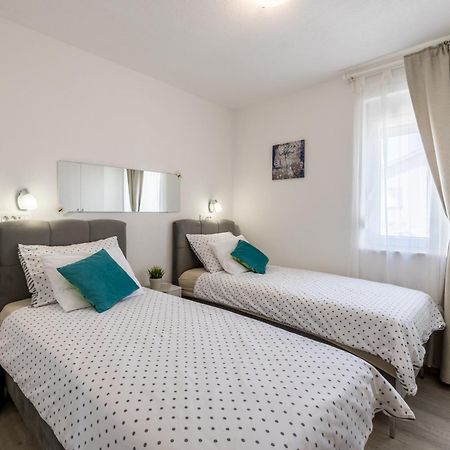 Apart Sa Terasom 250M Od Plaze,Parking,Wi Fi,Rostilj Trogir Extérieur photo