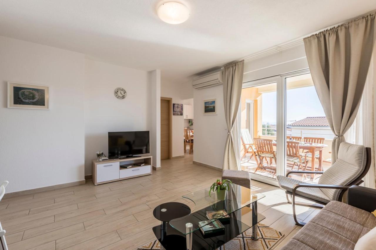 Apart Sa Terasom 250M Od Plaze,Parking,Wi Fi,Rostilj Trogir Extérieur photo