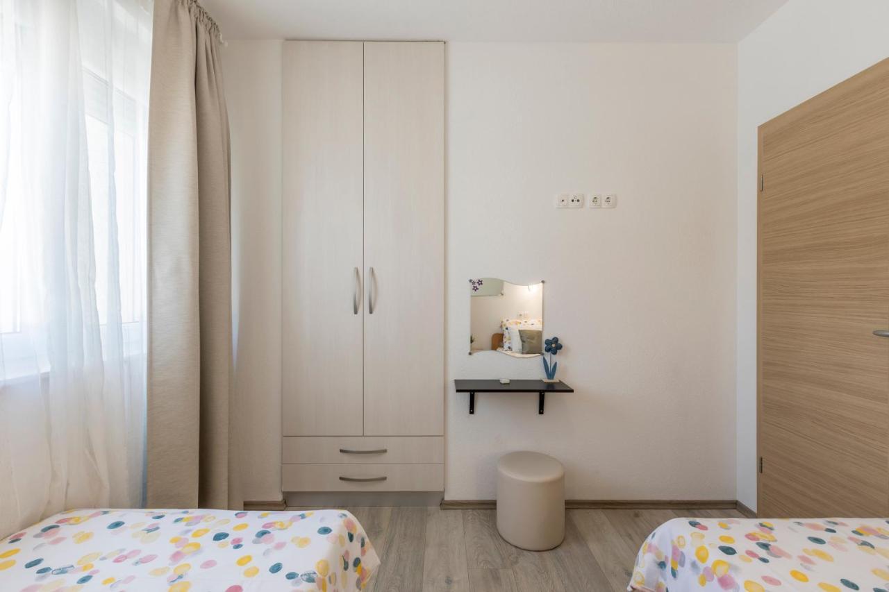 Apart Sa Terasom 250M Od Plaze,Parking,Wi Fi,Rostilj Trogir Extérieur photo