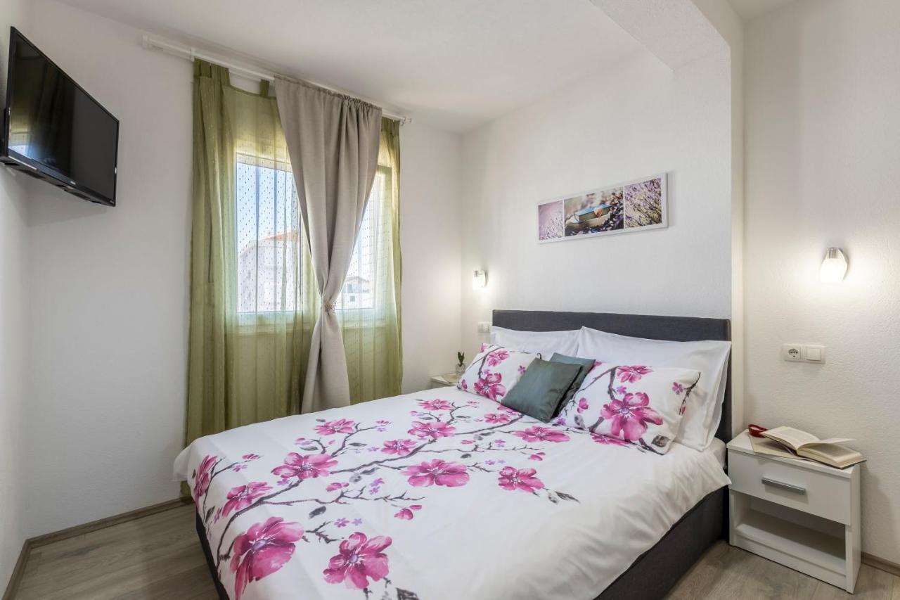 Apart Sa Terasom 250M Od Plaze,Parking,Wi Fi,Rostilj Trogir Extérieur photo