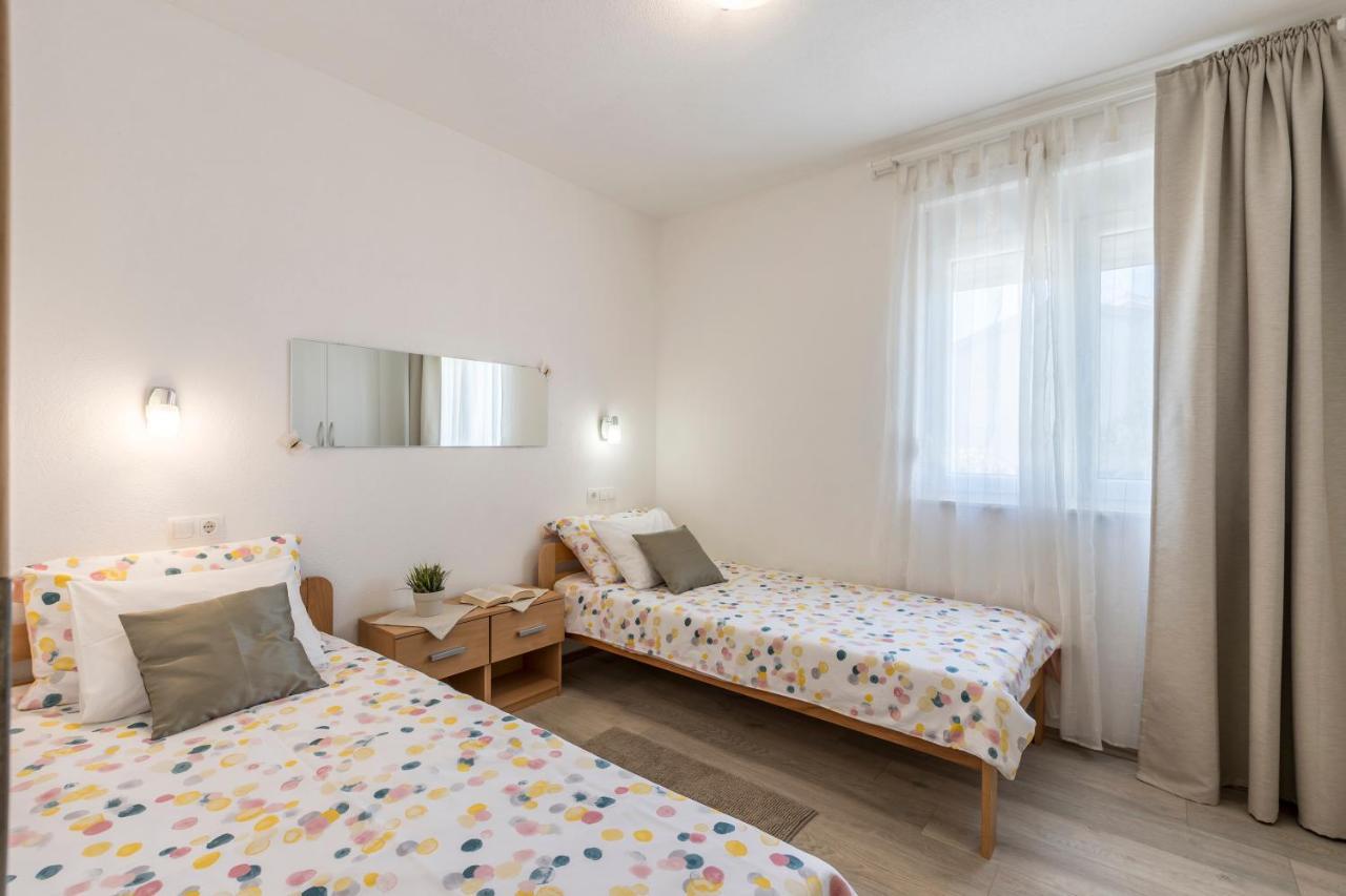 Apart Sa Terasom 250M Od Plaze,Parking,Wi Fi,Rostilj Trogir Extérieur photo