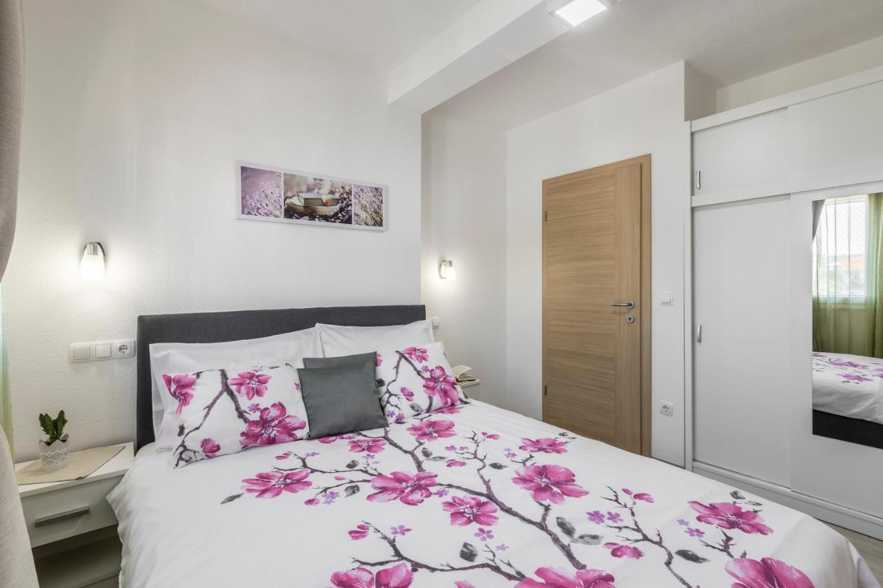 Apart Sa Terasom 250M Od Plaze,Parking,Wi Fi,Rostilj Trogir Extérieur photo