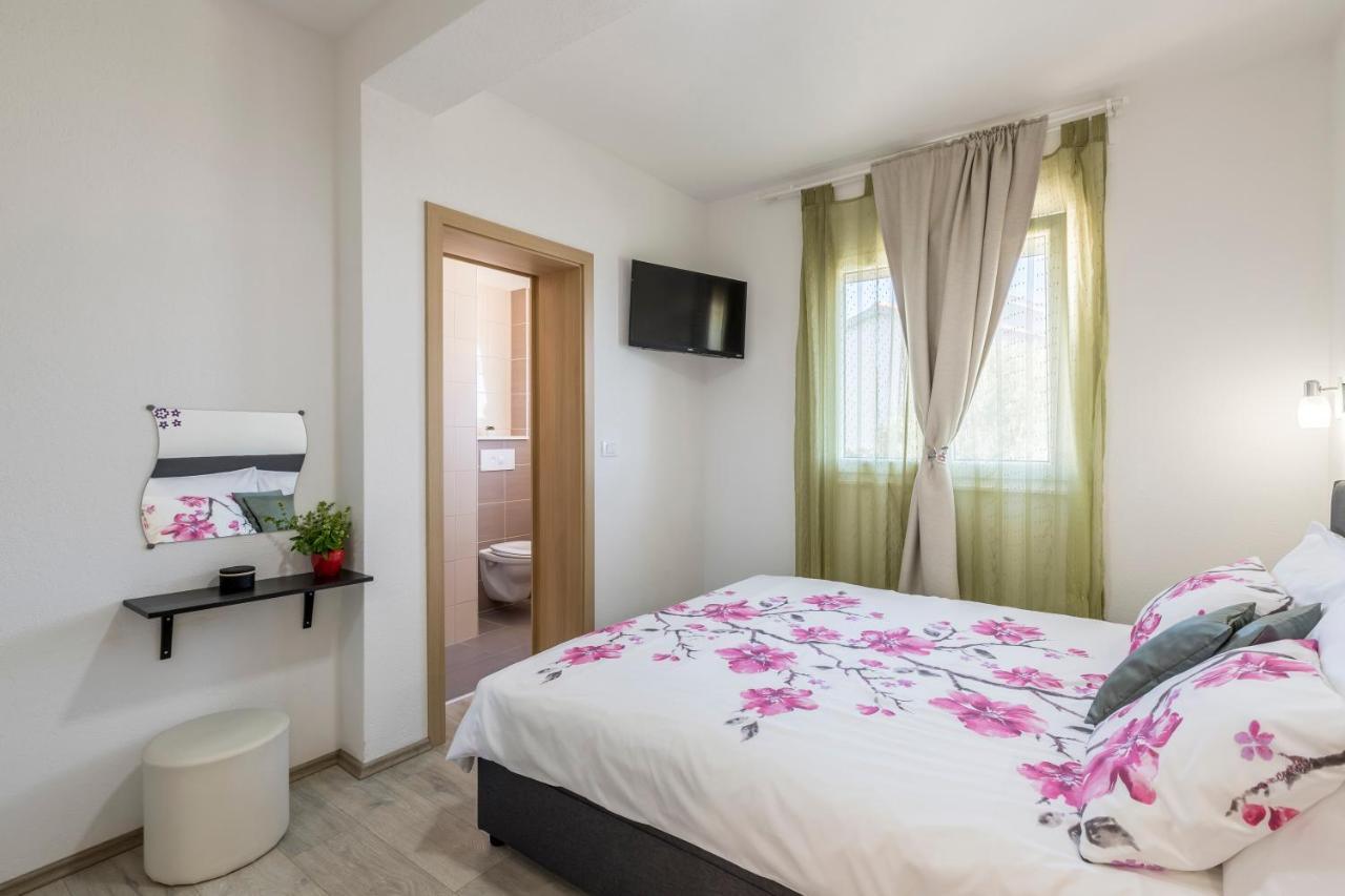 Apart Sa Terasom 250M Od Plaze,Parking,Wi Fi,Rostilj Trogir Extérieur photo