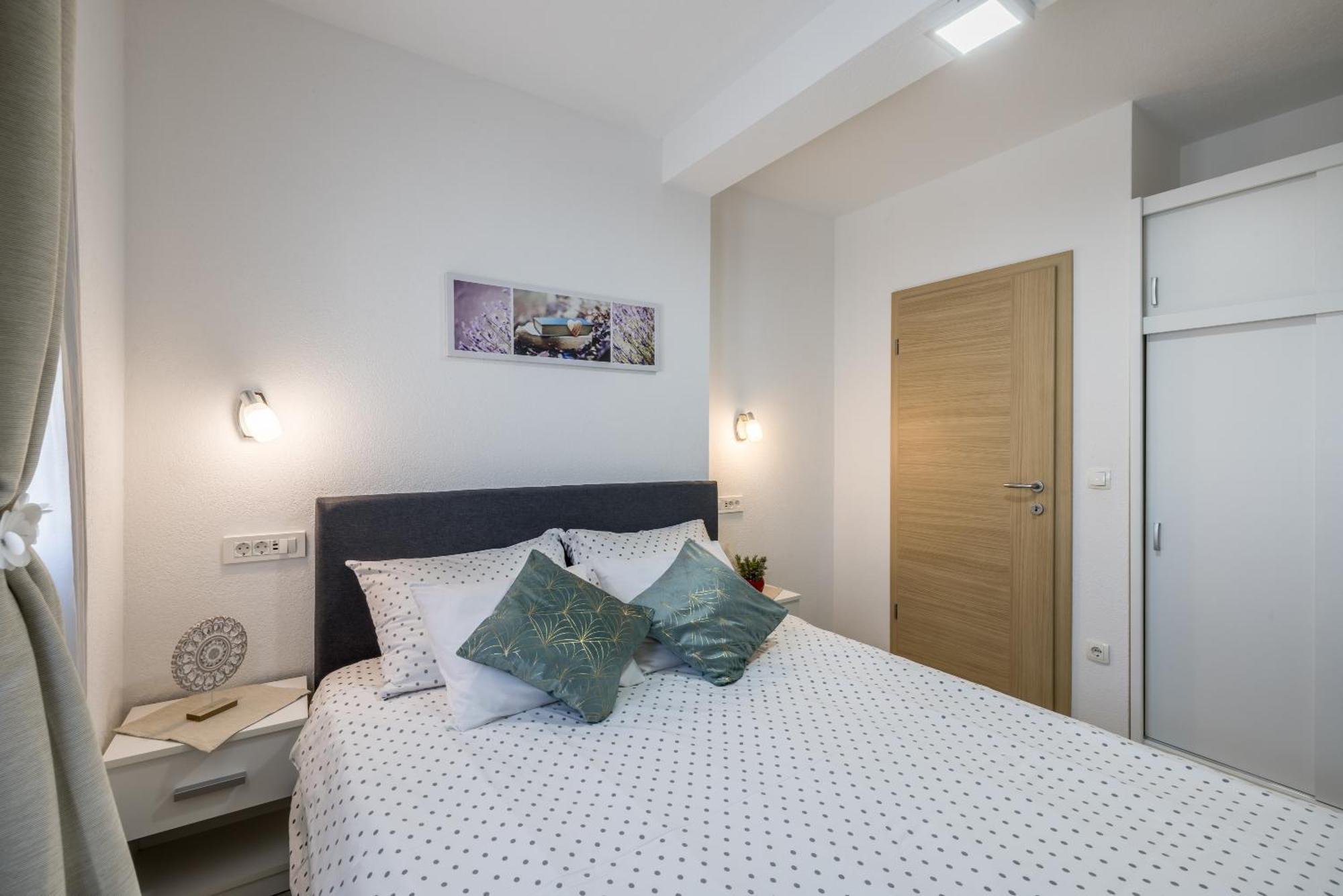 Apart Sa Terasom 250M Od Plaze,Parking,Wi Fi,Rostilj Trogir Extérieur photo
