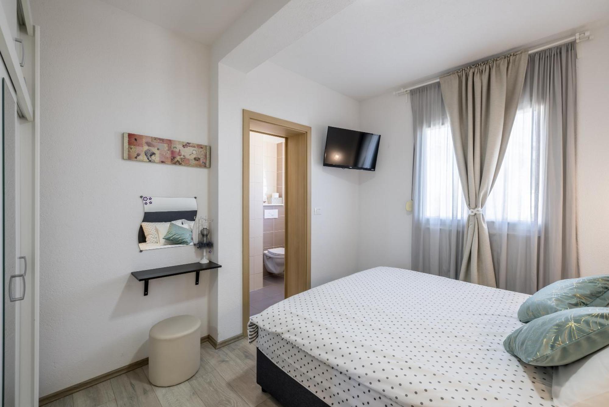 Apart Sa Terasom 250M Od Plaze,Parking,Wi Fi,Rostilj Trogir Extérieur photo