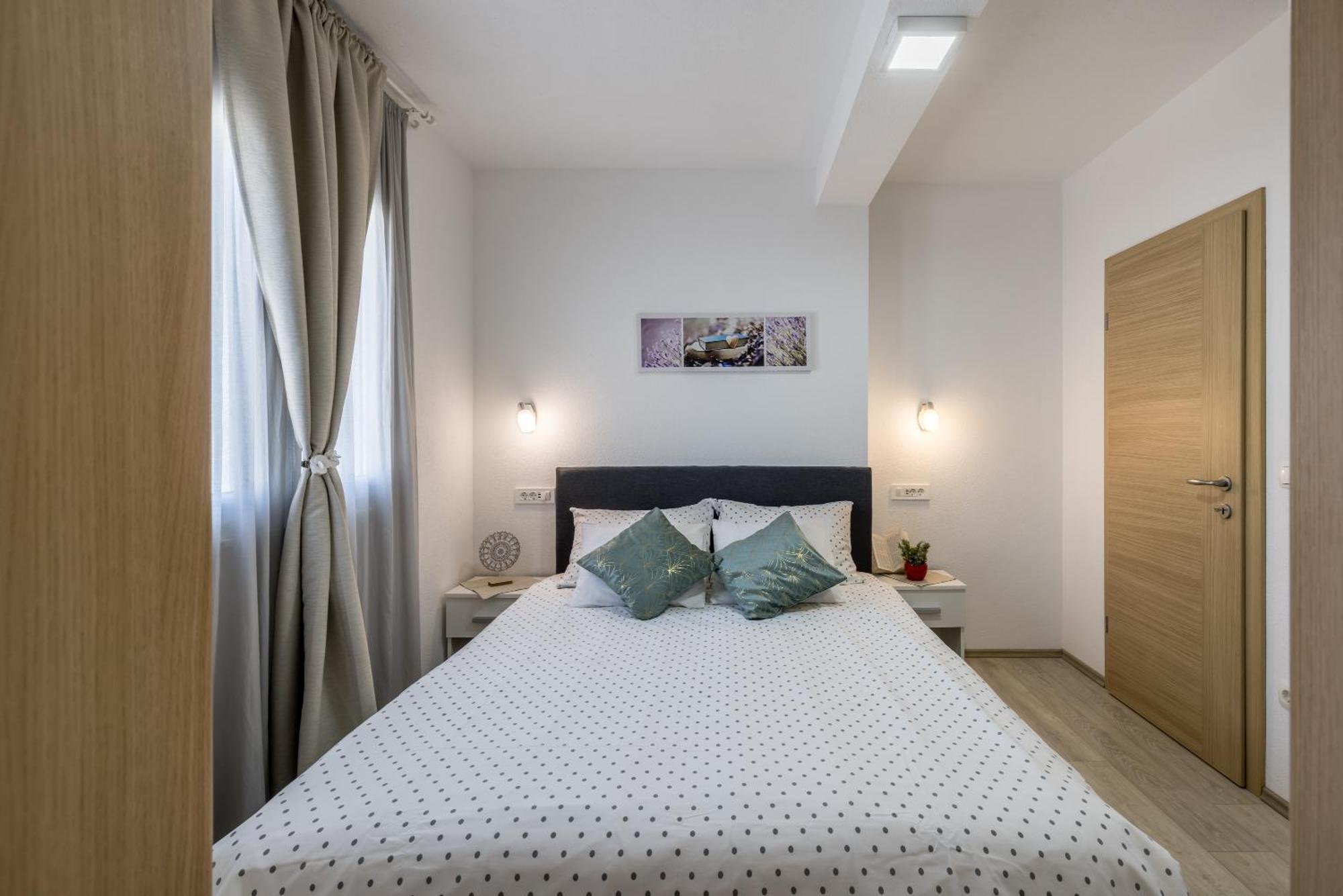Apart Sa Terasom 250M Od Plaze,Parking,Wi Fi,Rostilj Trogir Extérieur photo