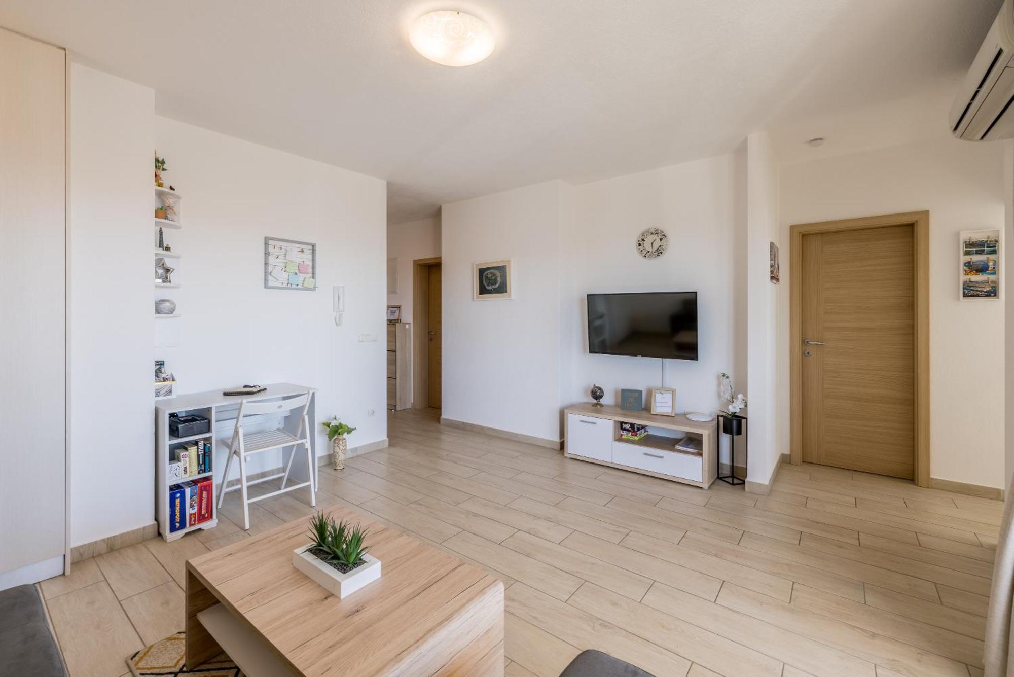 Apart Sa Terasom 250M Od Plaze,Parking,Wi Fi,Rostilj Trogir Extérieur photo