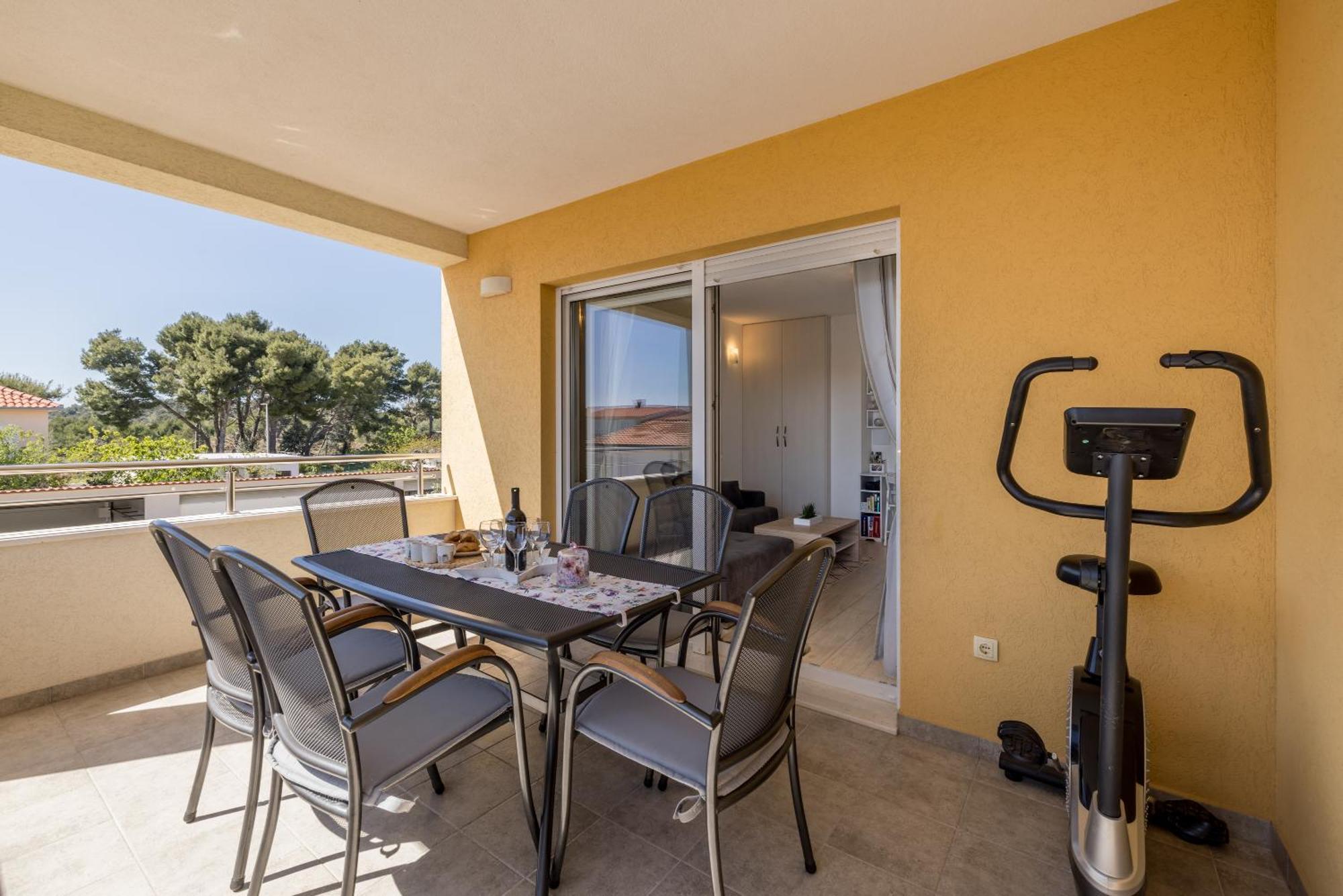 Apart Sa Terasom 250M Od Plaze,Parking,Wi Fi,Rostilj Trogir Extérieur photo