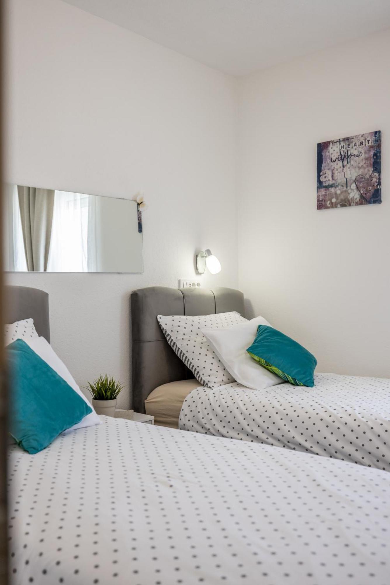 Apart Sa Terasom 250M Od Plaze,Parking,Wi Fi,Rostilj Trogir Extérieur photo