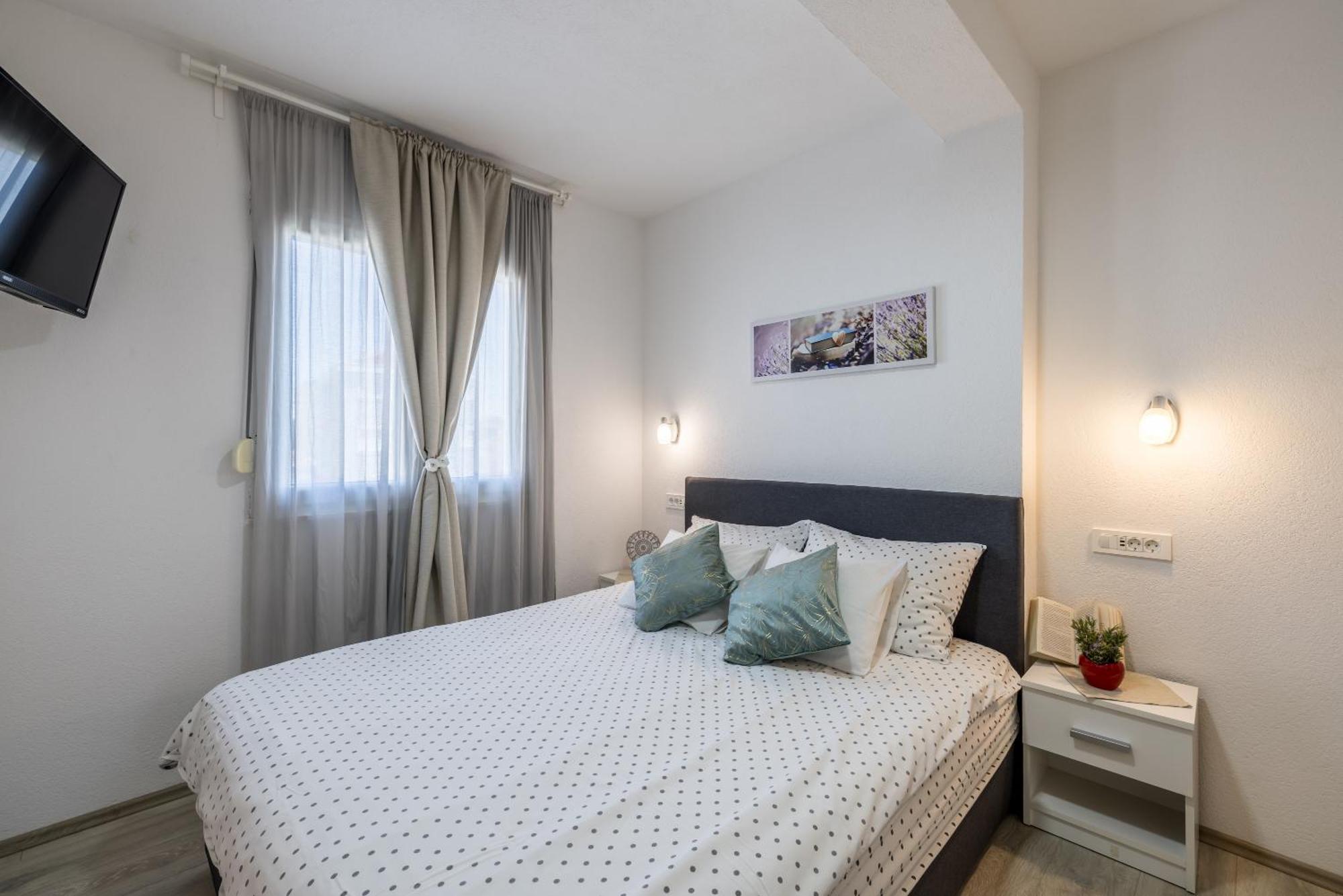 Apart Sa Terasom 250M Od Plaze,Parking,Wi Fi,Rostilj Trogir Extérieur photo