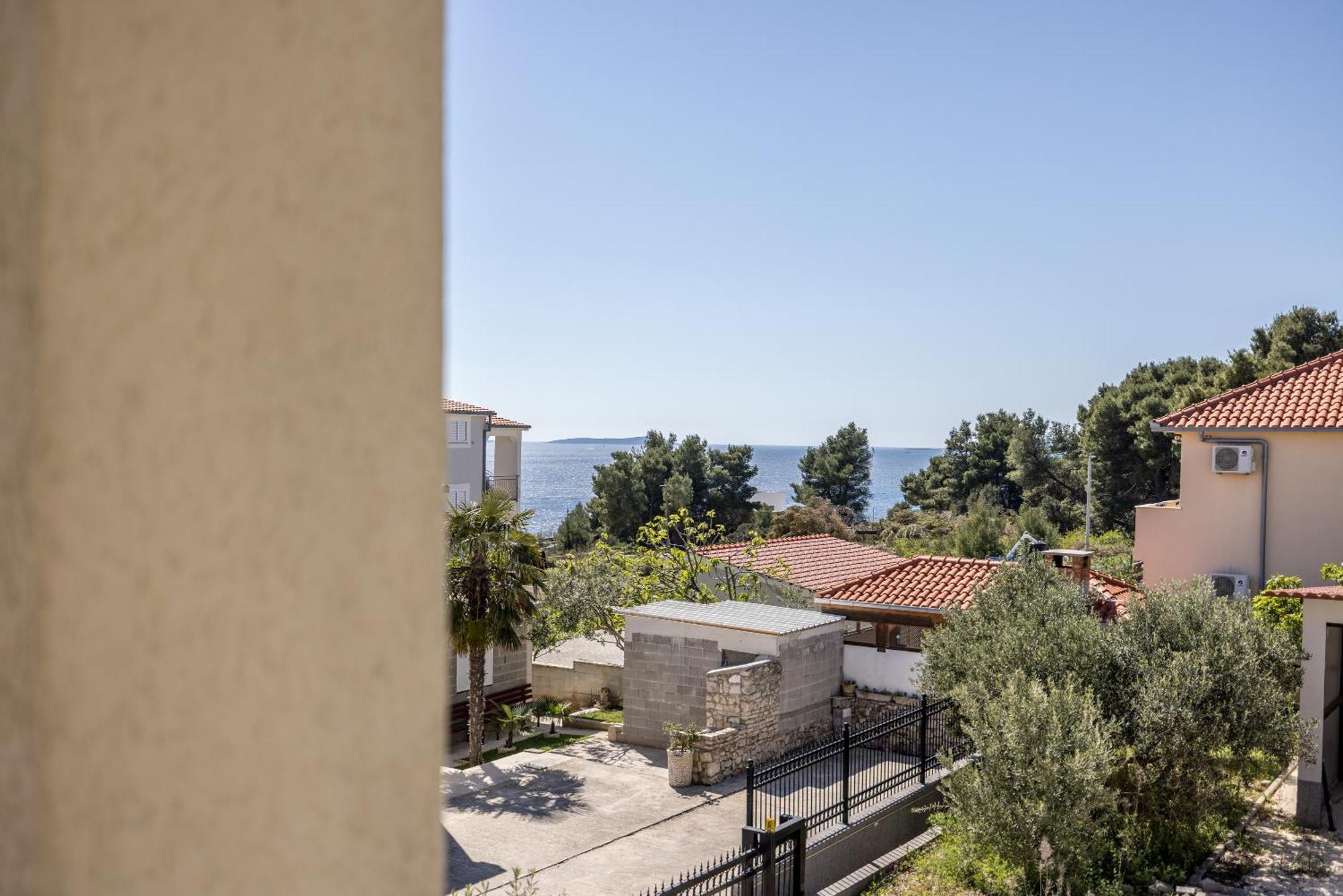Apart Sa Terasom 250M Od Plaze,Parking,Wi Fi,Rostilj Trogir Extérieur photo